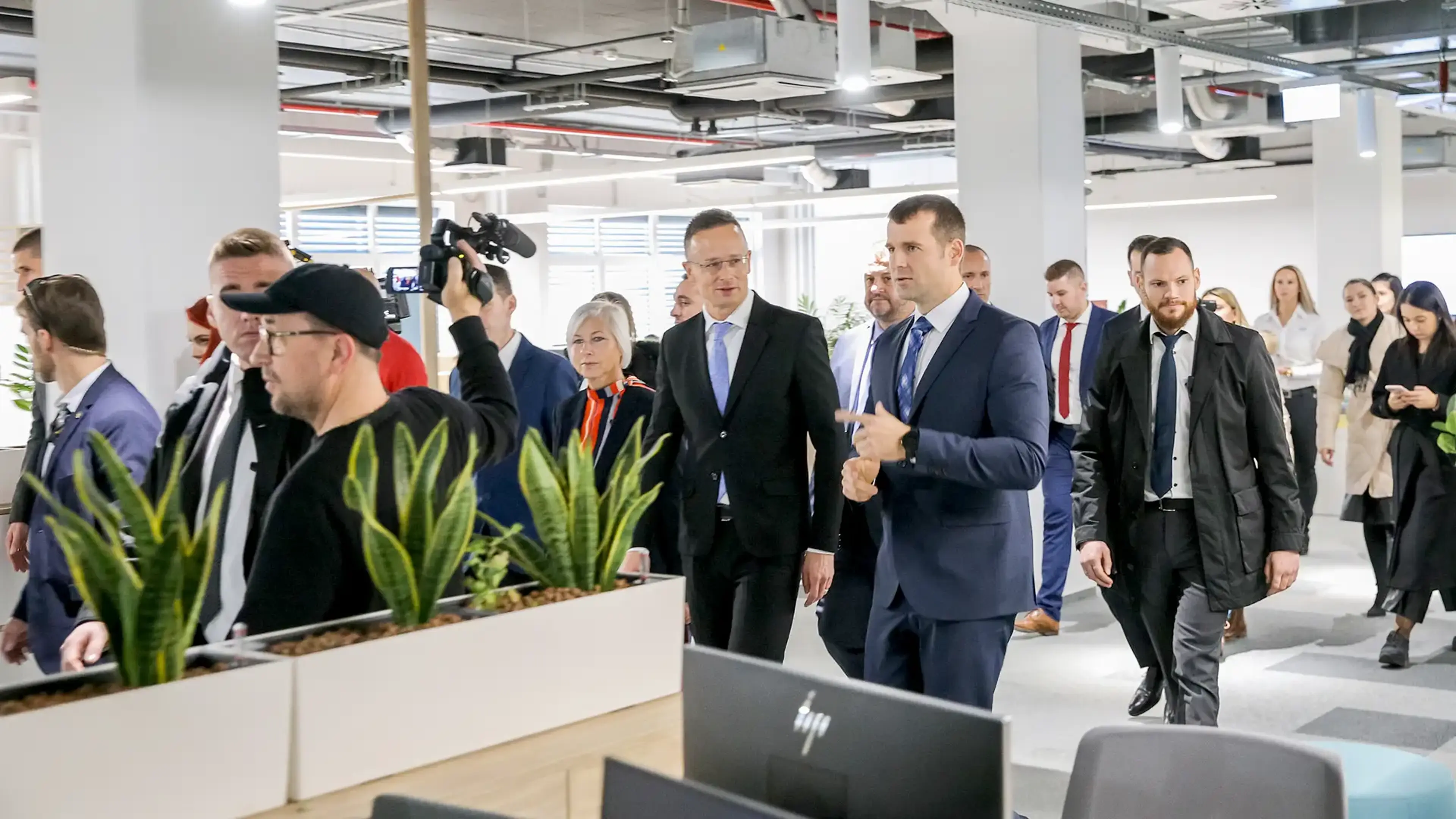 Office tour on the plant opening Foreign Miniszter Szijjártó with Plant Manager Dr. Dobos